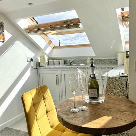 Seascape - Stylish Modern Apartment Barton on Sea Exterior foto